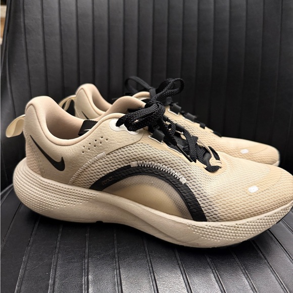 Nike React - Picture 2 of 3